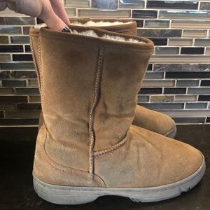 RJS Fuzzies sheepskin tan short boots winter suede women’s size 7‎
